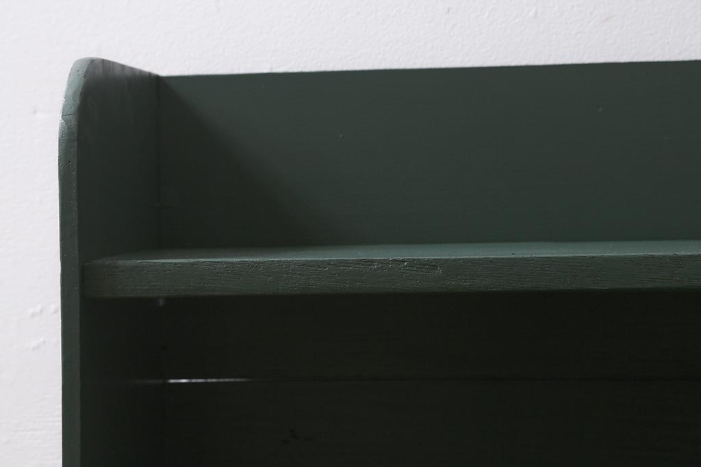 レトロ家具　ペイント　昭和初期　バイカラーがおしゃれな小さめサイズの本棚(収納棚)(R-043003)