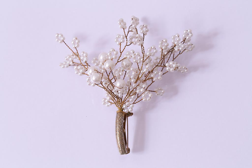 ヴィンテージアクセサリー　梅の木のような白いビーズのビンテージブローチ(R-043006)