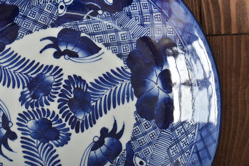 アンティーク雑貨　明治期　伊万里焼　ベロ藍　花蝶図染付　一尺一寸大皿(R-043065)