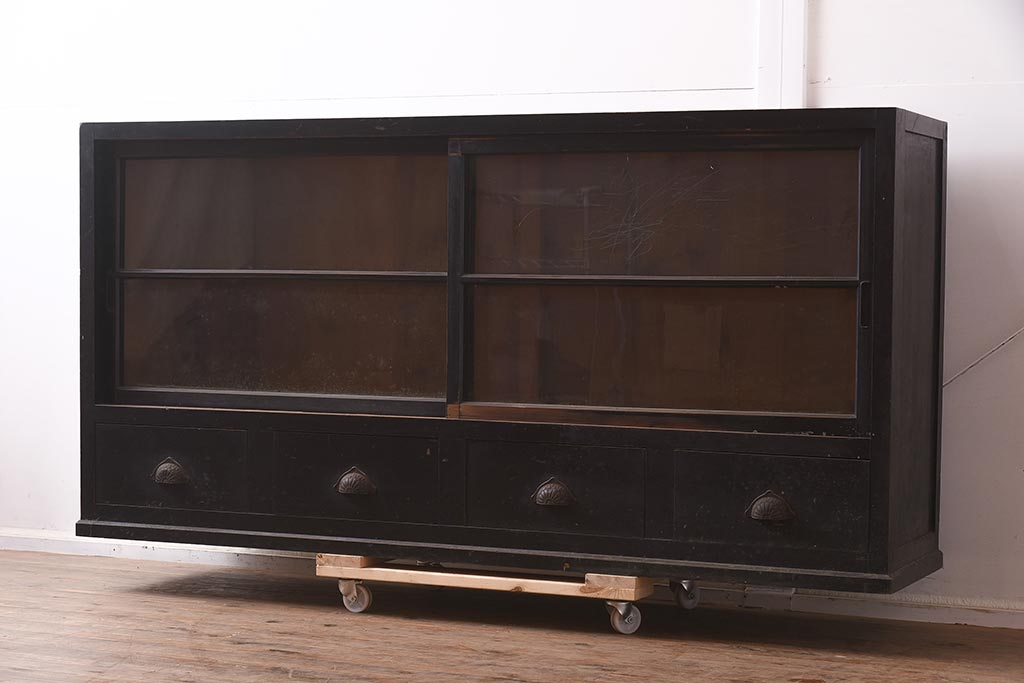 アンティーク家具 和製アンティーク 昭和初期 黒塗りがシックな戸棚