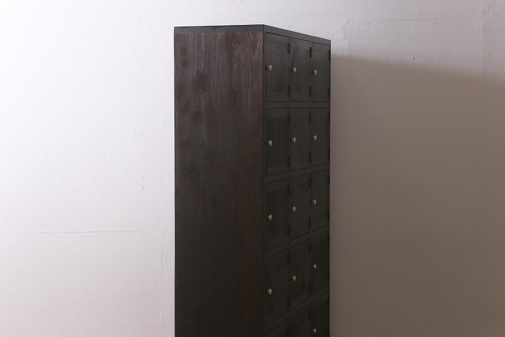 ラフジュ工房オリジナル　6×3マス　古材リメイク　モミの木　白い取っ手がアクセントのマス目棚(収納棚、下駄箱)(R-043253)