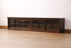 中古　イギリス高級家具　THEODORE ALEXANDER(セオドア・アレキサンダー)　重厚感ある銅板の装飾とクラシカルな佇まいが魅力のキャビネット(サイドボード、サイドテーブル、収納棚、戸棚)(R-070014)