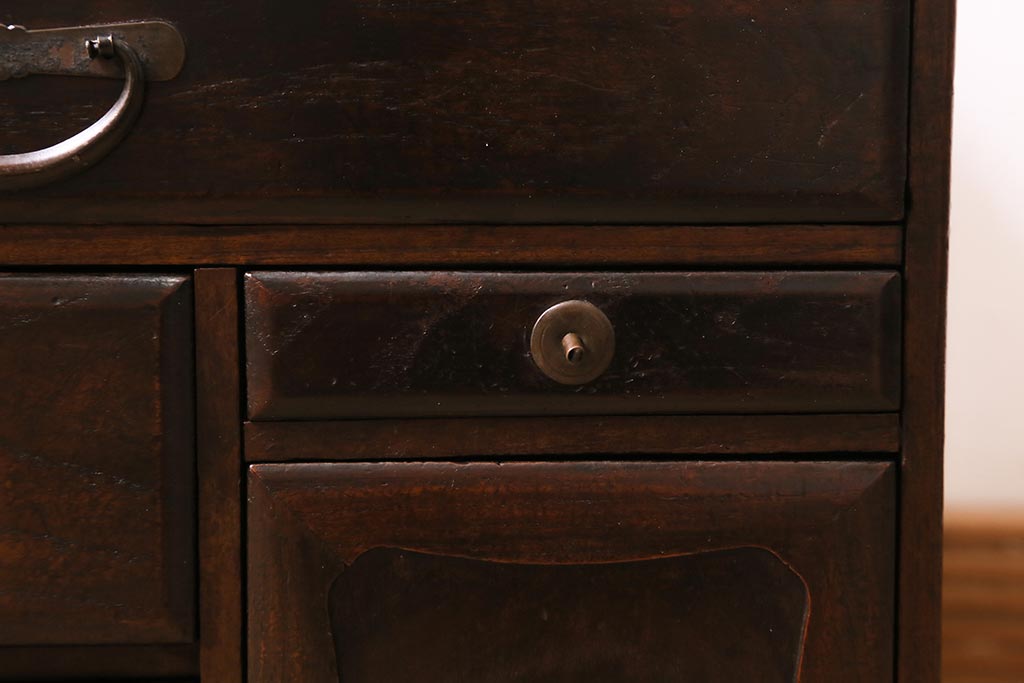 アンティーク家具　指物家具　総桑材　真鍮金具　上質な和の雰囲気漂う小引き出し(小物収納、卓上収納)(R-043384)