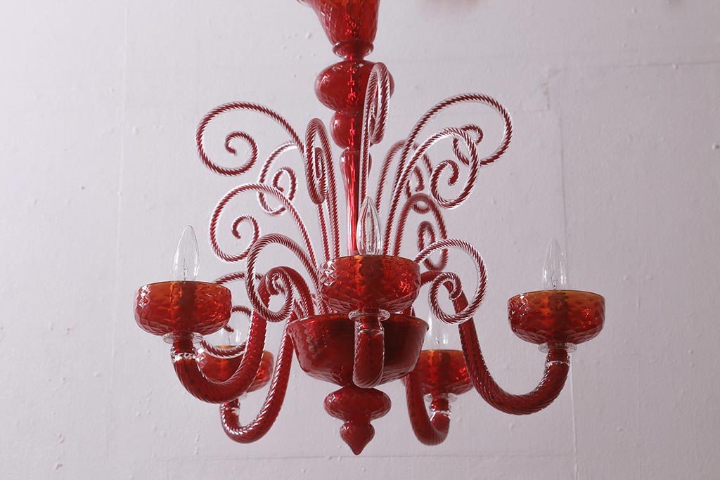 中古　SIGNORETTO LAMPADARI　ムラノガラス(ベネチア)　レッド　インパクトのある5灯シャンデリア(天井照明)(R-043443)