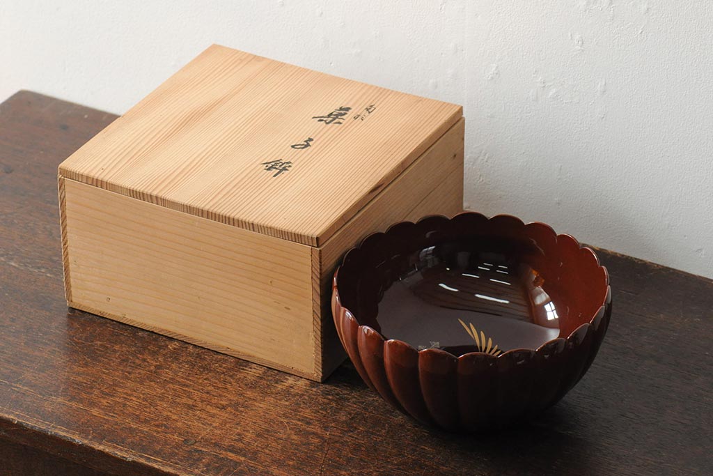 箱付き 昭和初期 平安象彦 鶴蒔絵 菊型菓子鉢(漆器)(R-043518 