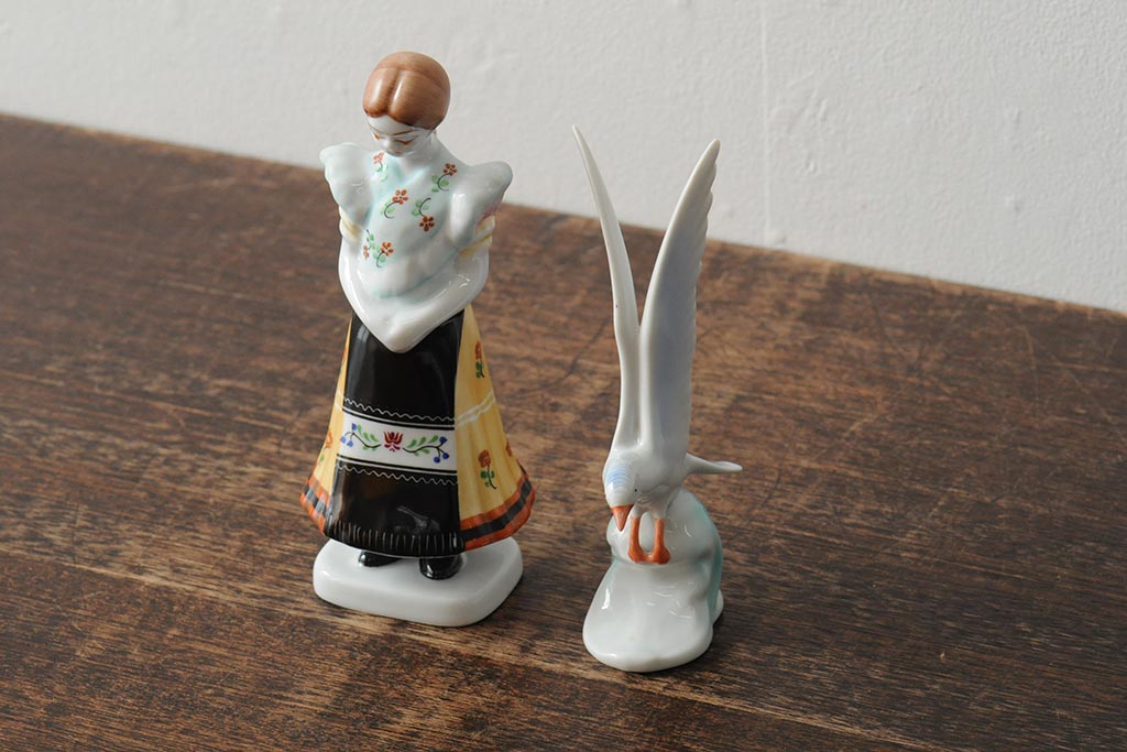 ハンガリー HOLLOHAZA(ホロハーザ) 少女とカモメの陶器人形2個セット
