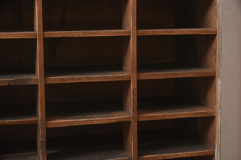 アンティーク家具　和製アンティーク　大正昭和初期　木味たっぷりのシンプルなマス目棚(飾り棚、シェルフ)(R-043578)