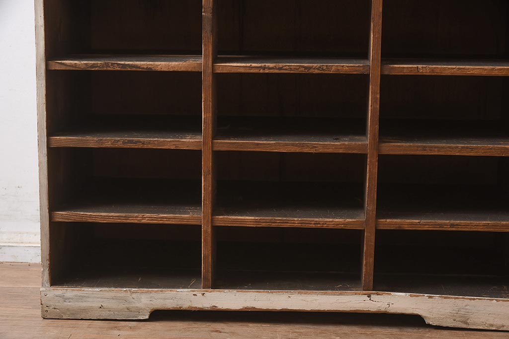 アンティーク家具　和製アンティーク　大正昭和初期　木味たっぷりのシンプルなマス目棚(飾り棚、シェルフ)(R-043578)