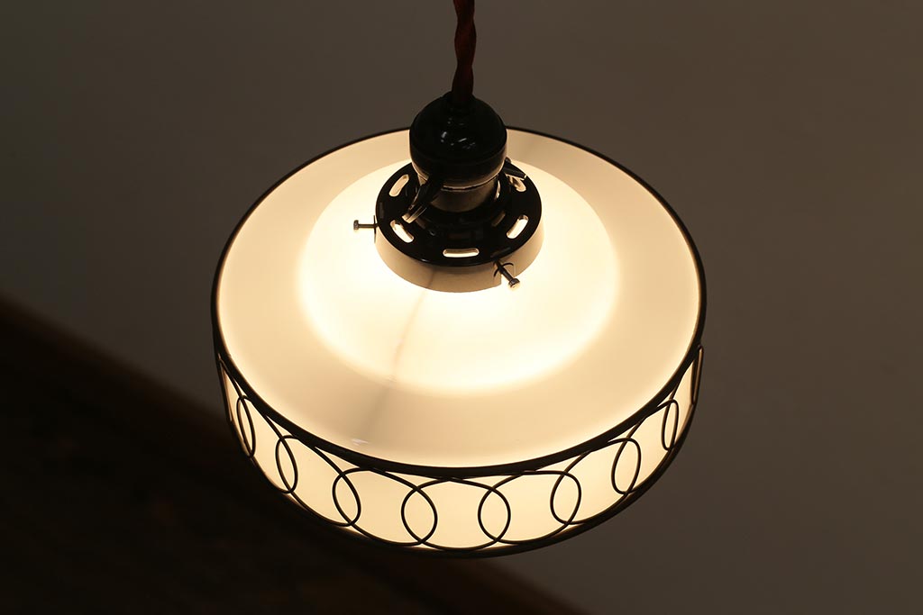 アンティーク照明　和製アンティーク　昭和初期　セルロイド　重なり合う丸のデザインが目を引く吊り下げ照明(シェード、天井照明、電笠)(R-043585)