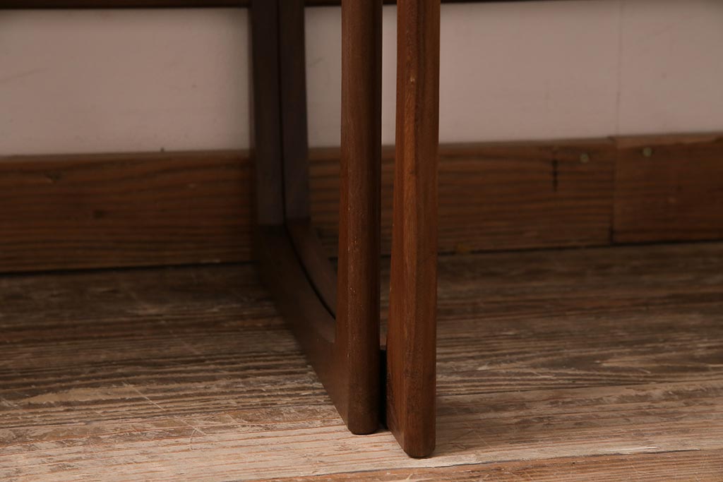 ヴィンテージ家具　北欧ビンテージ　G-PLAN(ジープラン)　チーク材　温かみのある木味が魅力のネストテーブル(サイドテーブル)(R-043698)