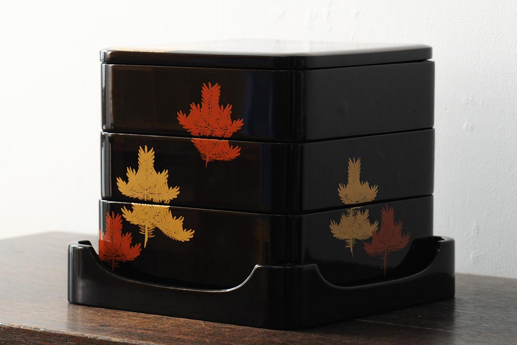 昭和期　輪島塗　松図木製三段重・重台　箱付き(重箱、漆器)(R-043770)