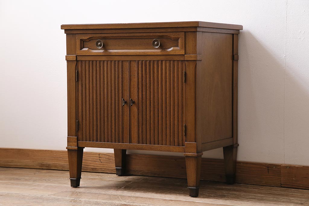中古　DREXEL HERITAGE(ドレクセルヘリテイジ)　Triune(トライユン)　 ナイトスタンド(サイドテーブル、ナイトテーブル、サイドキャビネット)(定価約25万円)(R-043825)
