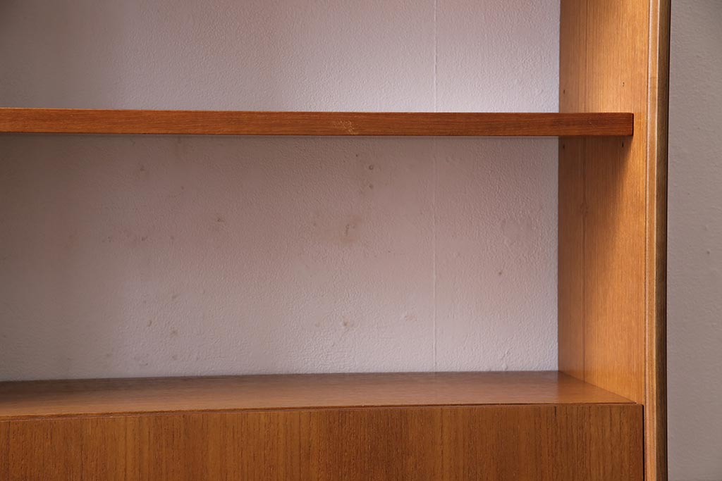 ヴィンテージ家具　G-PLAN(ジープラン)　FORM FIVE　チーク材製　スタイリッシュな佇まいのウォールユニット(キャビネット、収納棚、戸棚、飾り棚、ビンテージ)(R-043949)