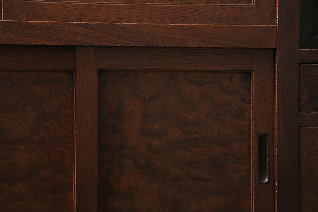 アンティーク家具　上手物　前面ケヤキ　玉杢や凝ったつくりが素晴らしい組子入り関東水屋箪笥・重ね(茶箪笥)(R-044173)