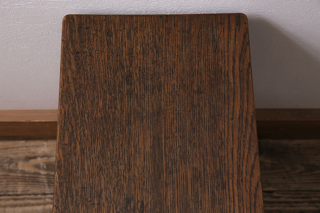 アンティーク家具　和製アンティーク　昭和中期　ナラ材　レトロな佇まいが魅力的なサイドテーブル(花台)(R-044196)