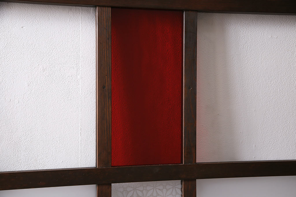 【セミオーダー家具実例】アンティークのガラス戸3枚をリサイズしました。色ガラスを入れ大正ロマン風に。引き手と戸車をつけて使いやすく仕上げました。色もご希望の色に着色しました。(引き戸、建具)