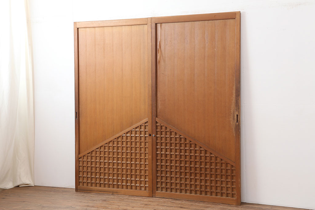 アンティーク建具　昭和中期　和モダンな空間演出におすすめな板戸2枚セット(引き戸、建具)(R-044363)