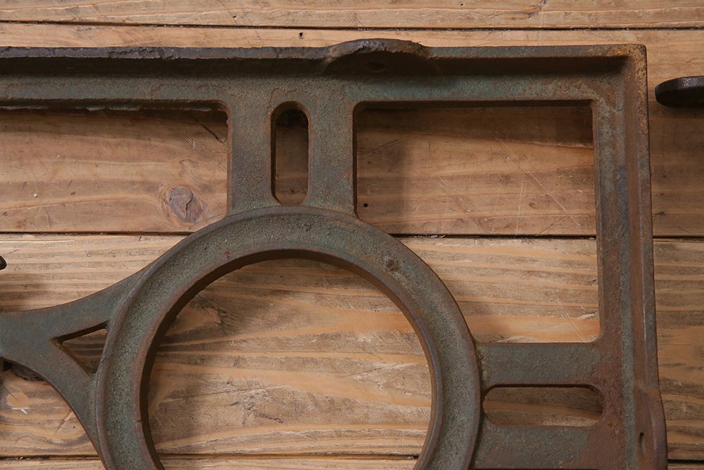 アンティーク雑貨　昭和初期　古い鉄製のおしゃれなアンティークステー(アイアンブラケット、棚受け、L金具)(R-044380)