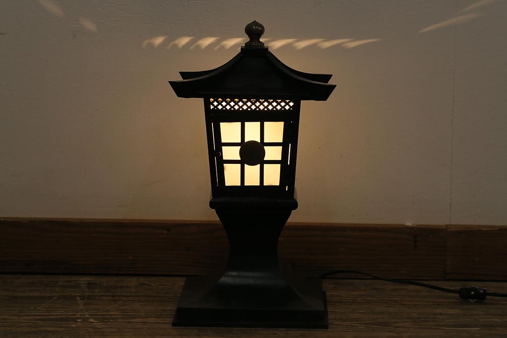 アンティーク照明　昭和期　リメイク　和の雰囲気づくりにおすすめの置き灯籠(灯篭、仏具)(R-044396)