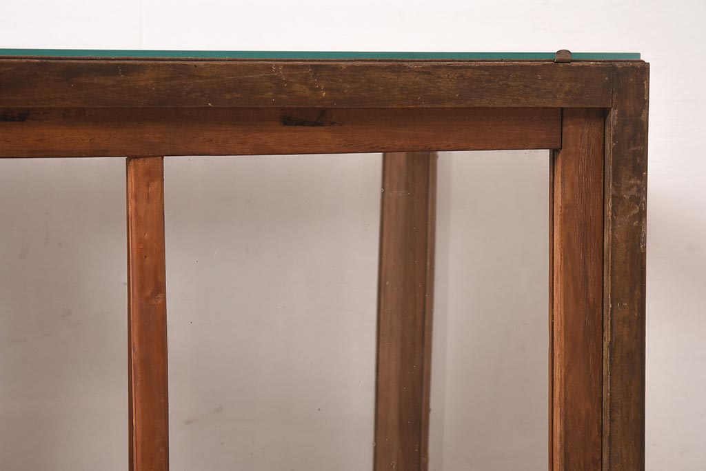 アンティーク家具　昭和初期　台形型　ノスタルジックな雰囲気のガラスケース(ショーケース、陳列棚)(R-044558)