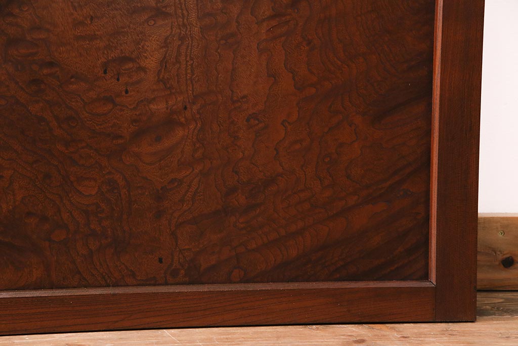 【セミオーダー家具実例】板戸4枚をアンティーク感を残しつつ高品質リペア。鴨居敷居に溝加工を施し、現状の色味を活かして着色仕上げ、上質な雰囲気に。(引き戸、建具)