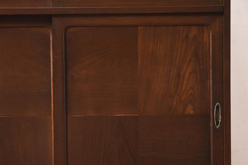 ビンテージ家具　和製ビンテージ　寄木細工　前面桑材・天板側面栓材・中桐材　パーケットが目を惹く戸棚(キャビネット、収納棚)(R-044775)