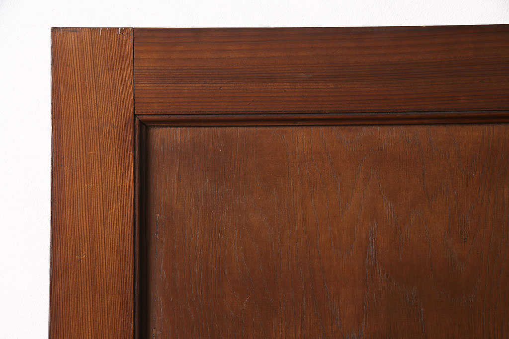 【セミオーダー家具実例】昭和中期のドアに高品質リペアを施し、ご希望通りにリサイズしました。ドアノブ、蝶番を外した跡は埋木をし、外した蝶番はワックス磨き。現状の雰囲気はそのままに自然に仕上げました。(木製ドア、建具)