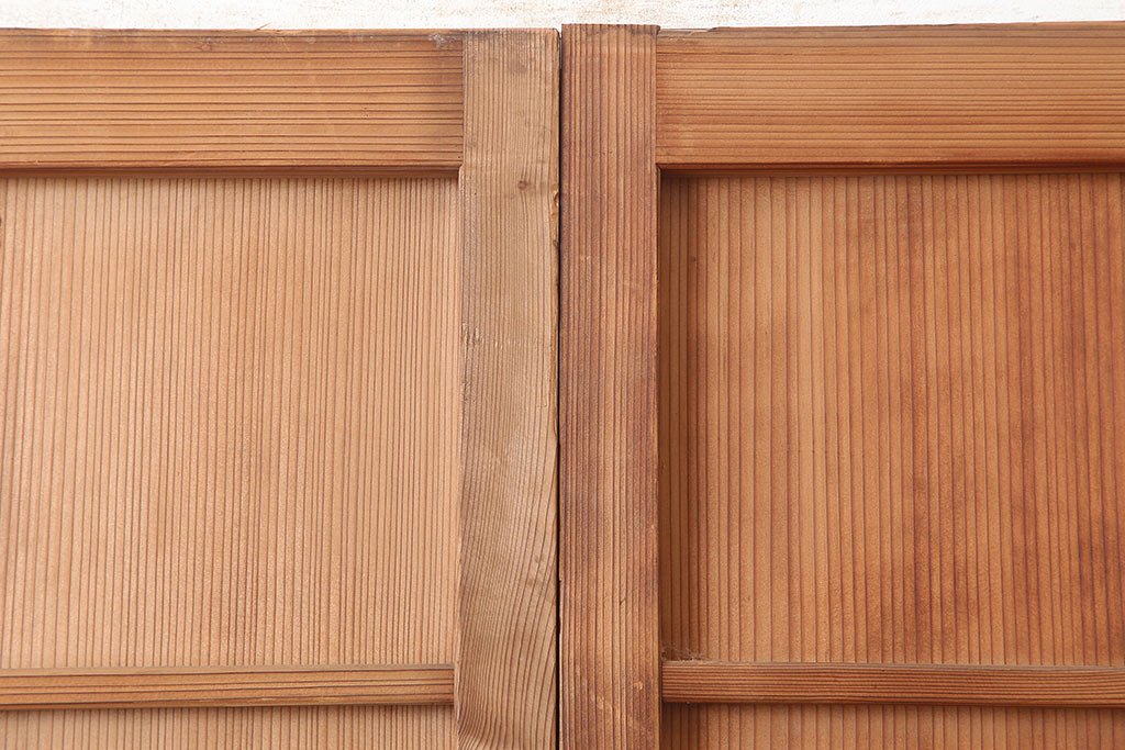 アンティーク建具　昭和初期　幅狭タイプ　美しい柾目が楽しめる舞良戸2枚セット(板戸、引き戸)(R-045008)