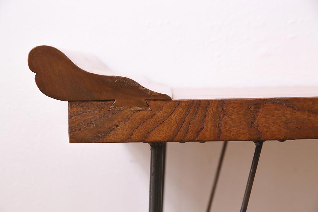 アンティーク家具　古材ケヤキ一枚板　鉄脚リメイク　個性的なデザインが魅力のサイドテーブル(センターテーブル、ベンチ、飾り台)(R-045083)
