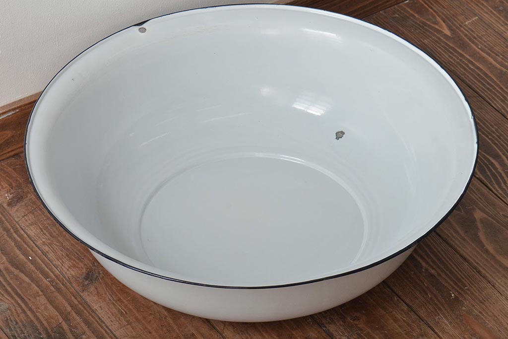 ビンテージ　琺瑯　洗面器　大きなホーローたらい(ほうろう、手洗い桶、ボウル、タライ)(R-045098)
