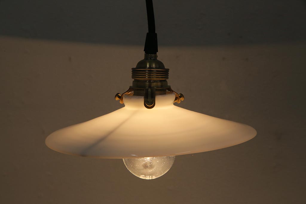 ビンテージ照明　戦前　レトロな平笠シェードの吊り下げ照明(ペンダントライト、天井照明、電笠)(R-045122)