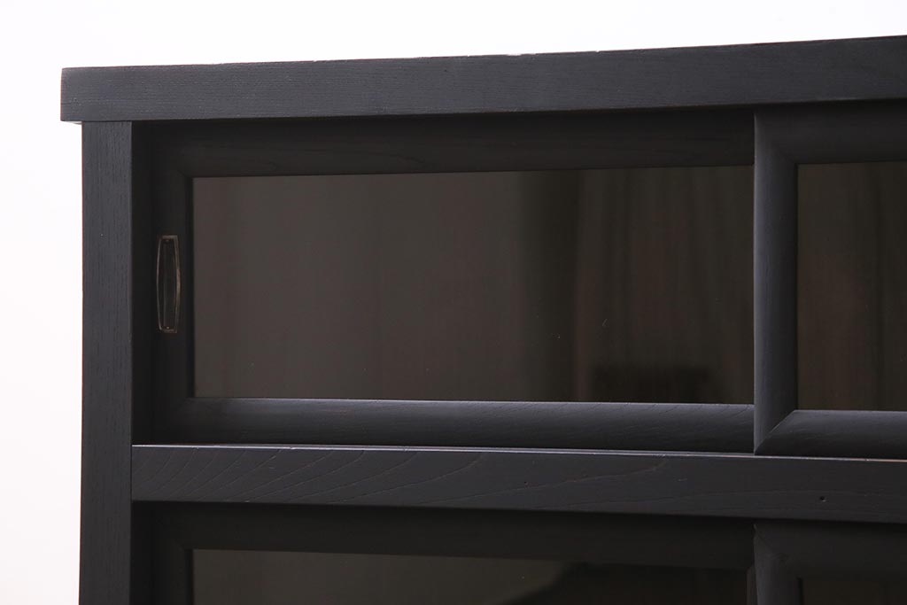 アンティーク家具　大正昭和初期　リメイク　メンズライクなお部屋におすすめの脚付きリビングボード(収納棚、戸棚、テレビ台)(R-045131)