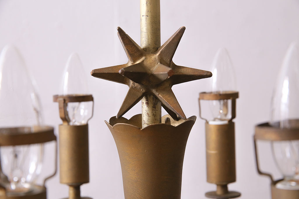 ヴィンテージ照明　アメリカビンテージ　8灯　星型のオブジェがポイントのシャンデリア(天井照明、吊り下げ照明)(R-045187)