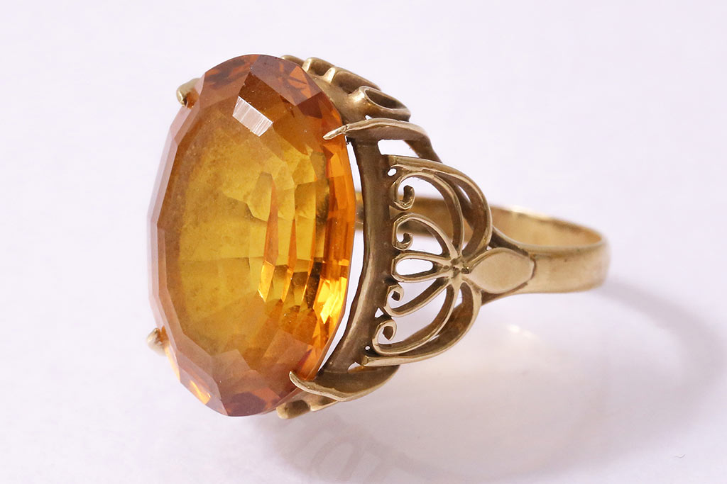 ヴィンテージアクセサリー  装飾が美しい琥珀色のリング指輪