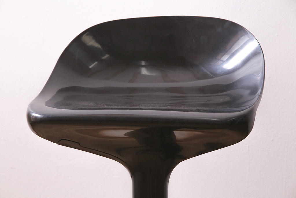 中古　イタリア　kartell(カルテル)社　Spoon(スプーン)　ユニークなデザインの回転イス(回転椅子、チェア、ハイスツール)(定価約8万円)(R-045408)