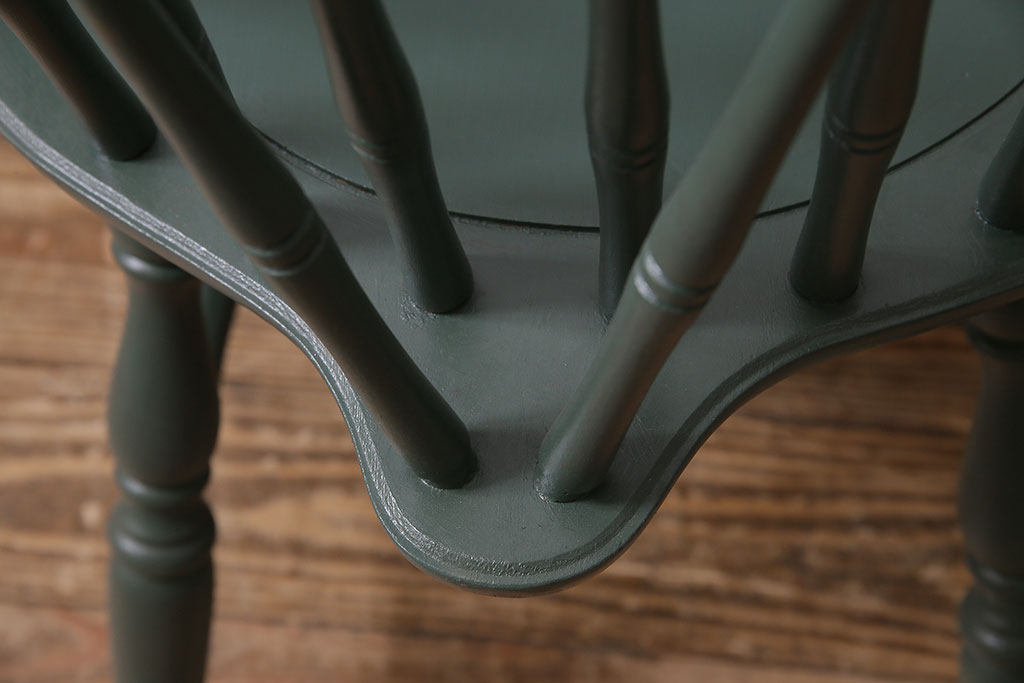 ヴィンテージ家具　当店ペイント　シックなカラーが落ち着きのある空間を演出するダイニングチェア(ウィンザーチェア、椅子、アームレスチェア、ビンテージ、ウインザーチェア)(R-045476)