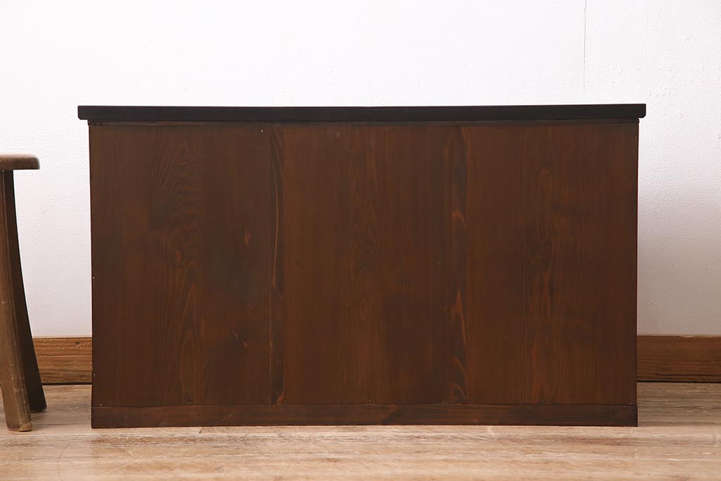 アンティーク家具　昭和中期　箪笥リメイク　前板栓材　落ち着いた色合いのローチェスト(引き出し、ローボード、テレビ台)(R-045776)