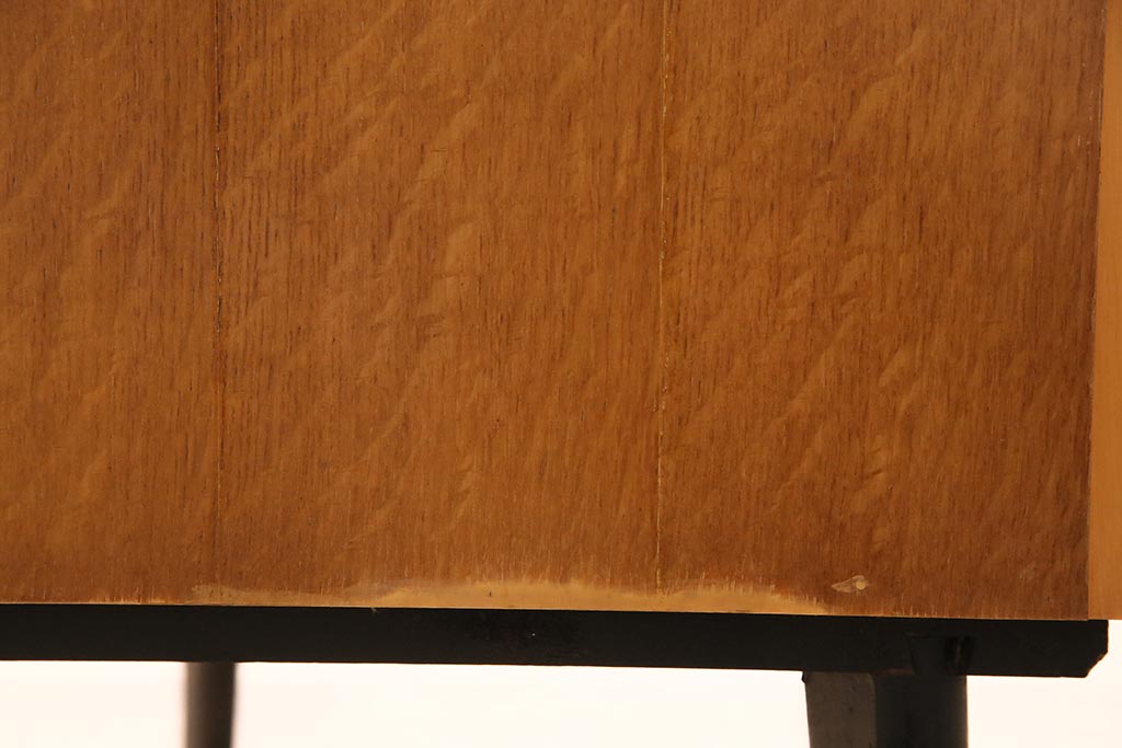 ヴィンテージ家具　北欧ビンテージ　オーク材　レトロで可愛らしい雰囲気のチェスト(引き出し)(R-045803)