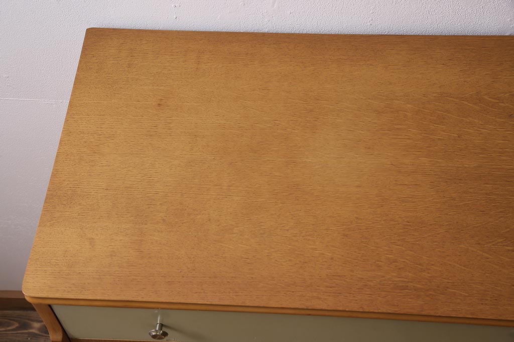 ヴィンテージ家具　北欧ビンテージ　オーク材　レトロで可愛らしい雰囲気のチェスト(引き出し)(R-045803)