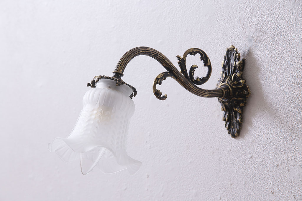 アンティーク照明　フランスアンティーク　真鍮製　ボタニカルモチーフ　シャビーシックなウォールランプ(壁付け照明、壁掛け照明)(R-046193)