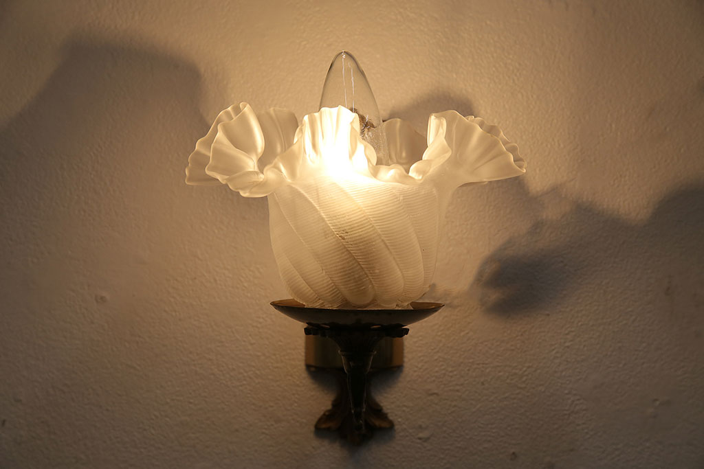 アンティーク照明　フランスアンティーク　クラシックなお部屋にぴったりな真鍮製のウォールランプ(壁付け照明、壁掛け照明)(R-046195)