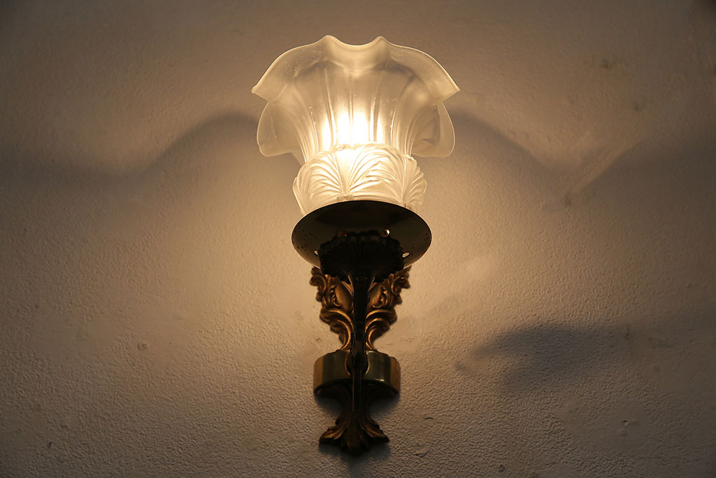 アンティーク照明　フランスアンティーク　クラシックなお部屋にぴったりな真鍮製のウォールランプ(壁付け照明、壁掛け照明)(R-046196)