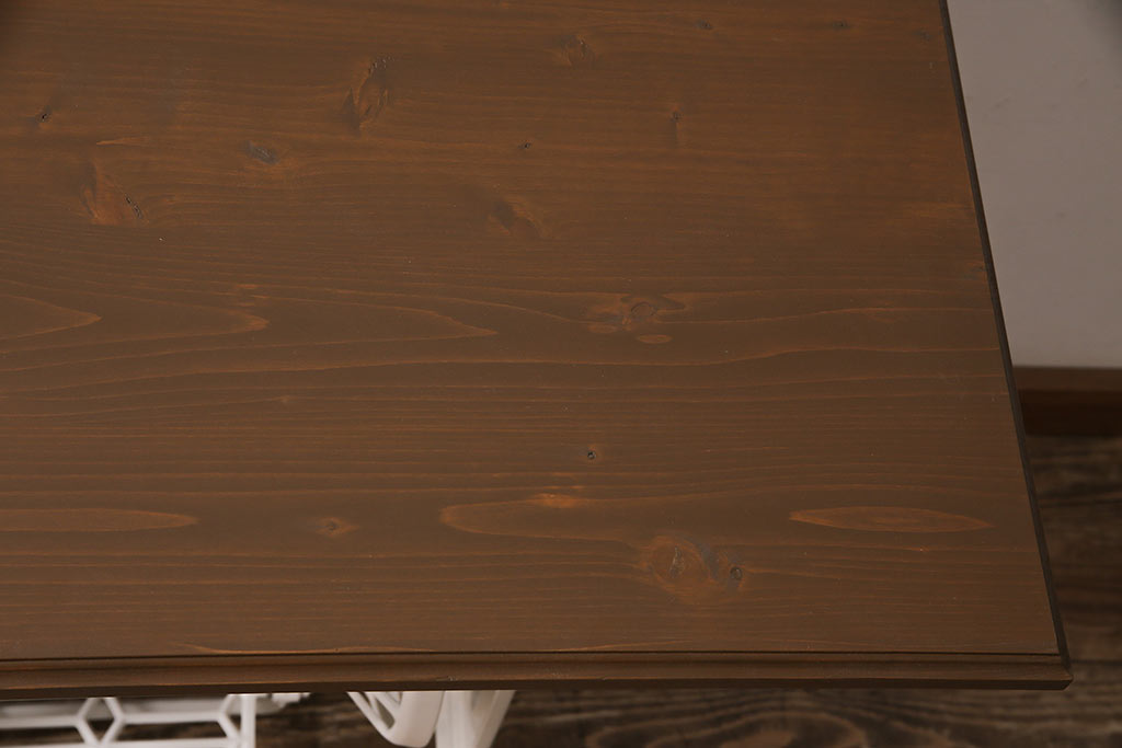 リメイク家具　ブラザー社(BROTHER)　天板ヒノキ材　ホワイトペイントがナチュラルなミシンテーブル(サイドテーブル、カフェテーブル、ミシン台)(R-046363)