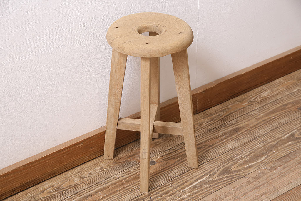 レトロ家具　ストリップド(剥離)　ナラ材　木の質感が味わい深い木製スツール(椅子、花台)(R-046430)
