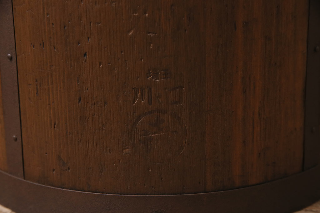 アンティーク雑貨　古い木の風合いが味わい深い取っ手付きの一斗升(マス)(R-046495)