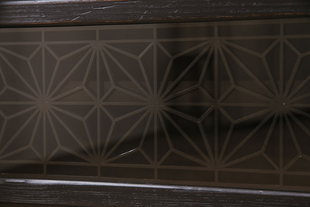 アンティーク家具　和製アンティーク　昭和初期　組子細工が映える脚付キャビネット(サイドボード、収納棚、戸棚)(R-046536)
