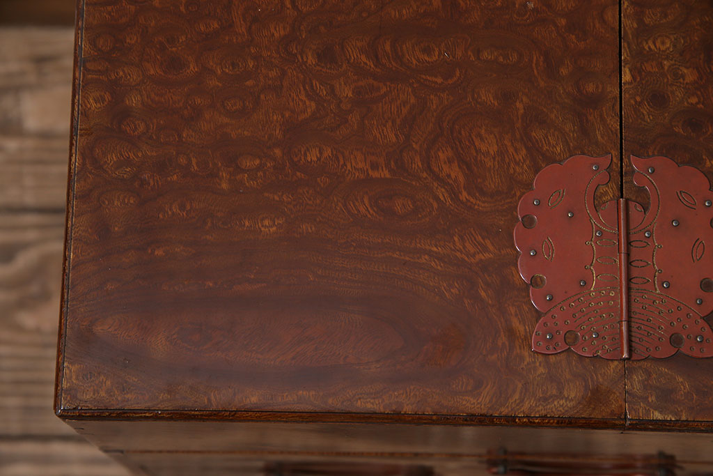 アンティーク　骨董　総欅材・玉杢材　漆塗り　銅金具付きの山形産鏡台(小引き出し)(R-046620)
