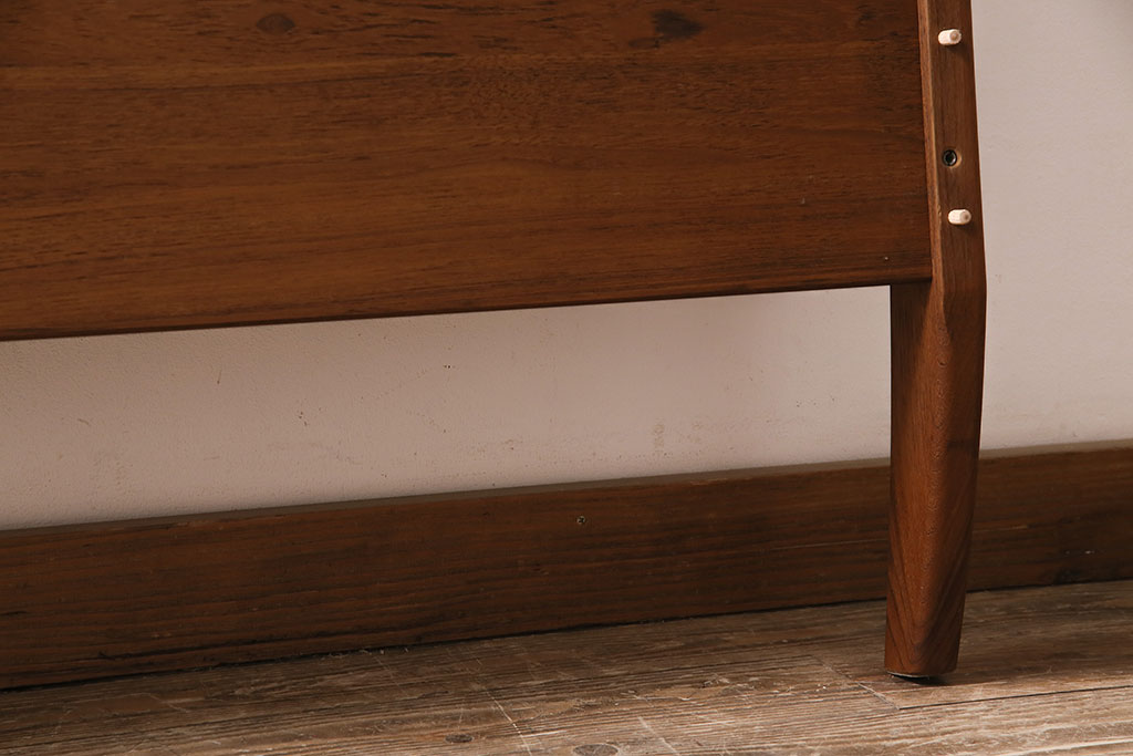 ヴィンテージ家具　北欧　デンマーク　Torring　チーク材　ぬくもり溢れる雰囲気が魅力のビンテージベッドフレーム(R-046626)