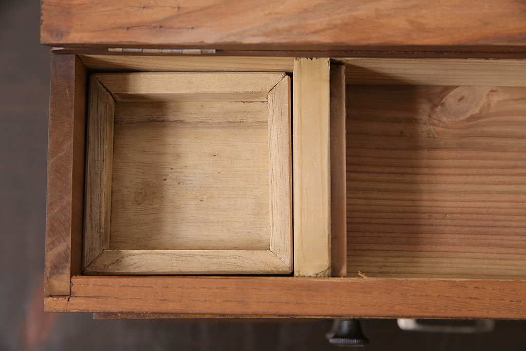 アンティーク雑貨　昭和初期　ケヤキ材　ノスタルジックな雰囲気が魅力の裁縫箱(ソーイングボックス、小引き出し、小物収納、針箱)(R-046882)