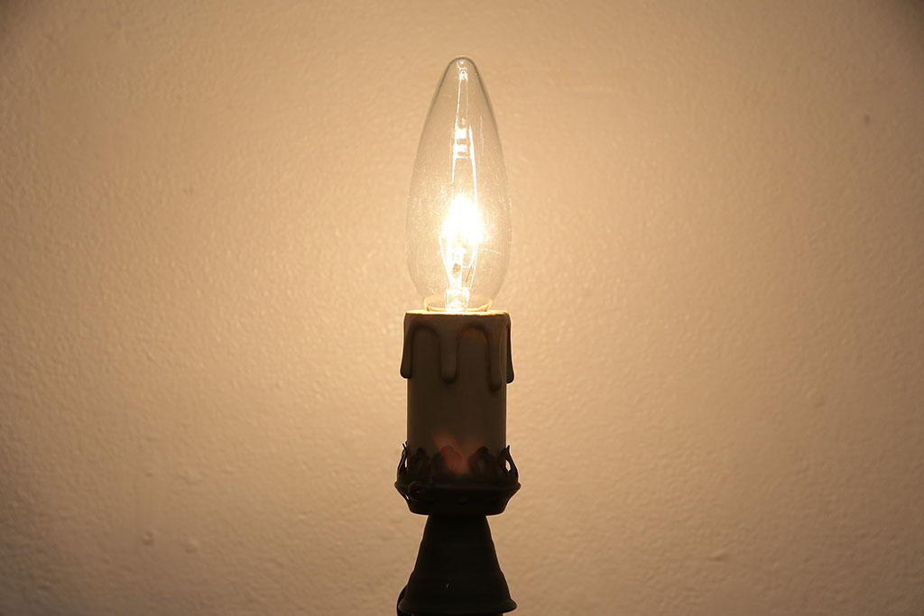 アンティーク照明　壁掛けでも使えるキャンドル型のスタンドライト(テーブルランプ、卓上照明)(R-046996)